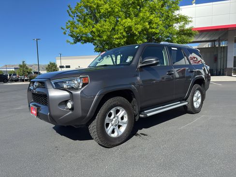 Used 2018 Toyota 4Runner SR5 Premium AWD/4WD image 5
