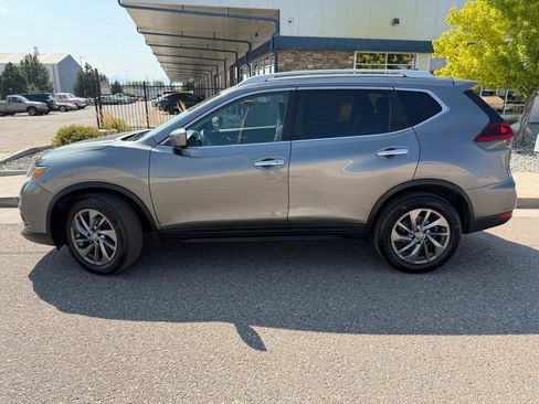 Used 2018 Nissan Rogue SV AWD/4WD image 22