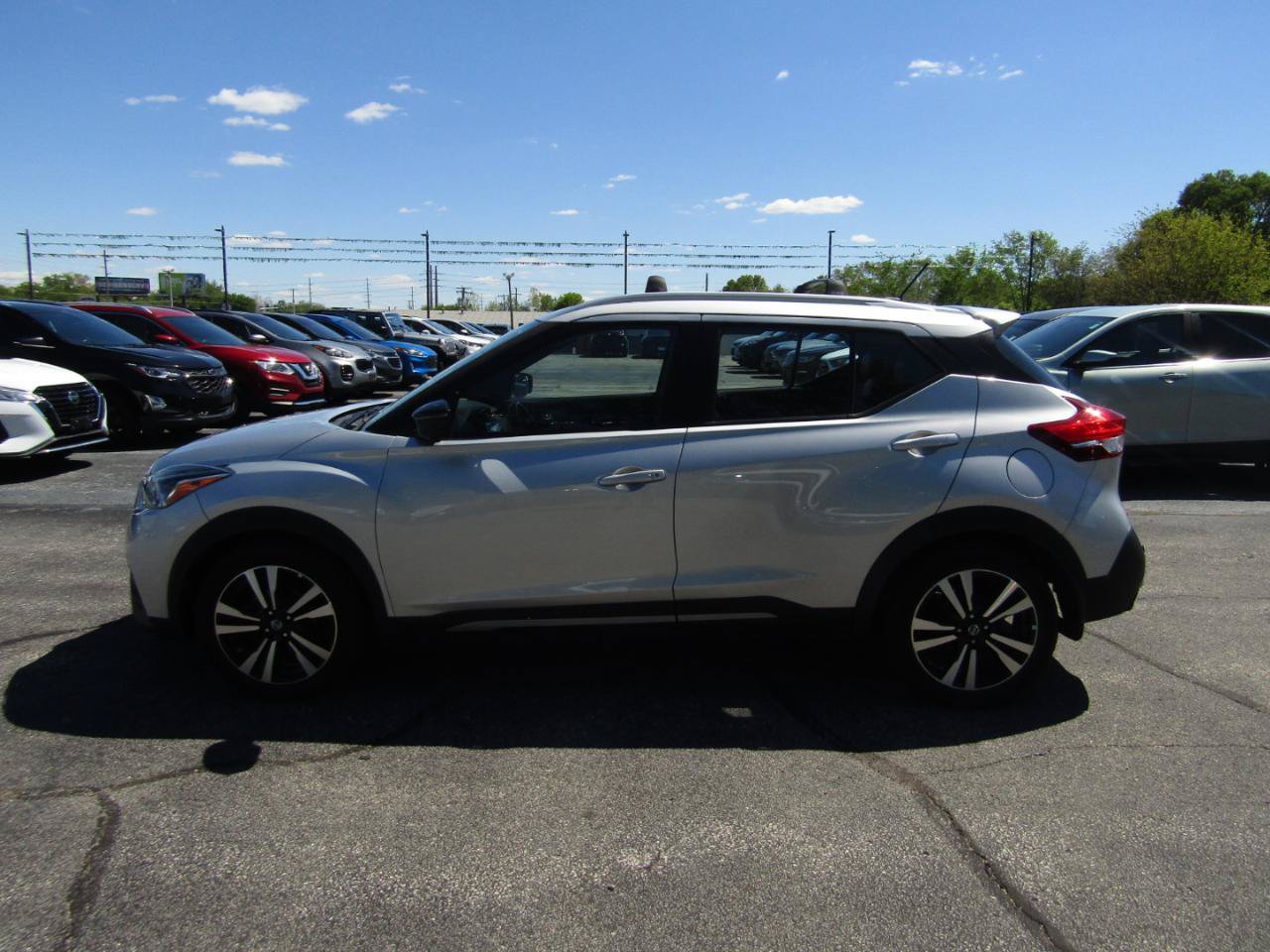 Used 2020 Nissan Kicks SR w/ SR Premium Package FWD image 4