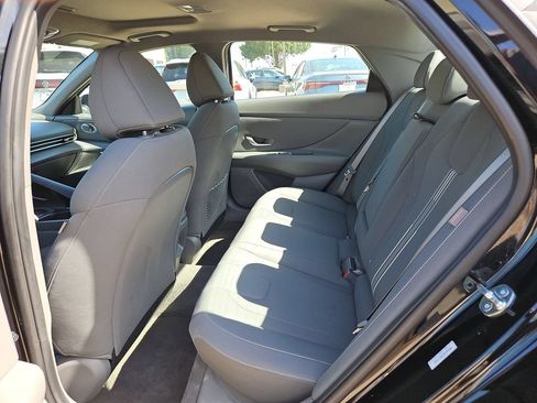 Used 2025 Hyundai Elantra SEL FWD image 28