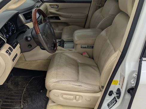 Used 2013 Lexus LX 570 4WD image 5