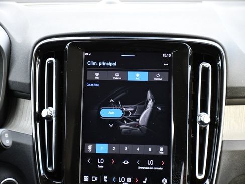 Certified 2025 Volvo XC40 B5 Core image 22