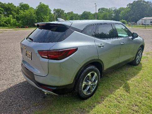 Used 2025 Chevrolet Blazer LT FWD image 6