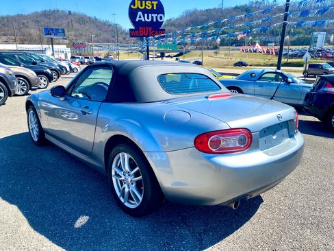 Used 2011 MAZDA MX-5 Miata Sport image 5