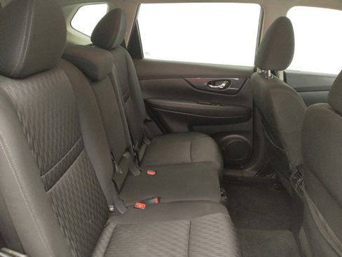 Used 2019 Nissan Rogue SV image 19