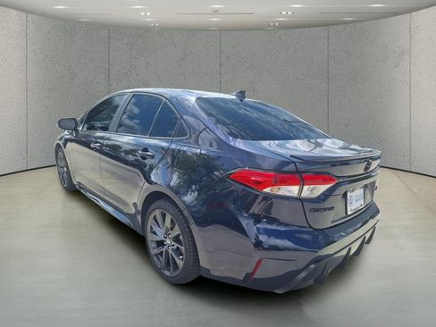 Used 2025 Toyota Corolla SE w/ SE Premium Package FWD image 3