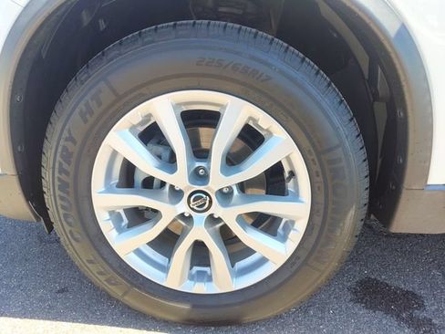 Used 2020 Nissan Rogue SV AWD/4WD image 11