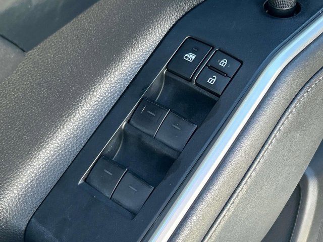 Used 2021 Toyota Highlander XLE FWD image 27