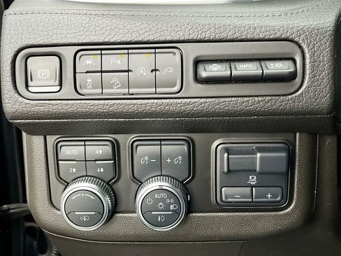 Used 2021 GMC Yukon XL Denali w/ Denali Ultimate Package image 10