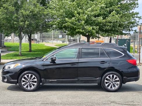 Used 2016 Subaru Outback 3.6R Limited AWD/4WD image 4