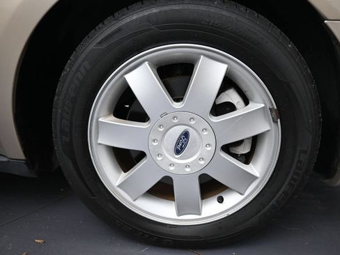 Used 2006 Ford Five Hundred SE FWD image 32
