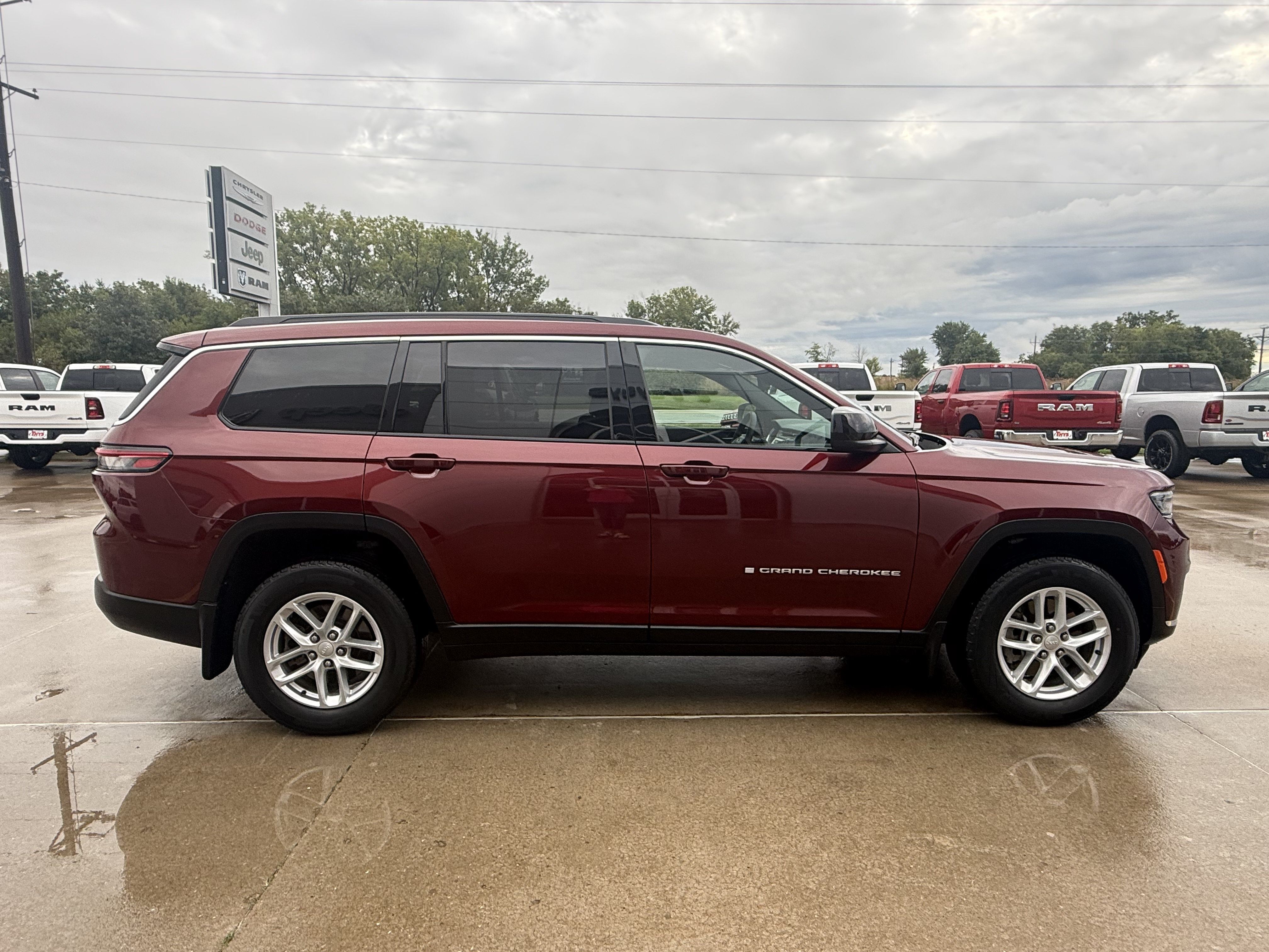 Used 2024 Jeep Grand Cherokee L Laredo w/ Luxury Tech Group I AWD/4WD image 36
