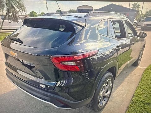 Used 2025 Chevrolet Trax LT FWD image 3