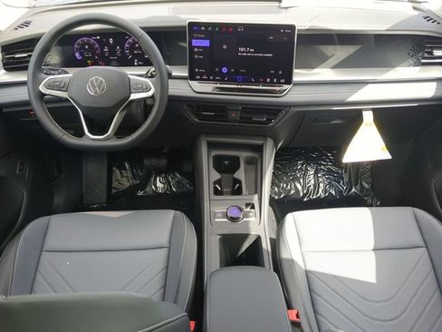 New 2026 Volkswagen Tiguan SE FWD image 13