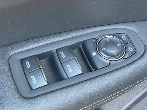 Used 2025 Cadillac XT5 Luxury w/ LPO, Floor Liner Package FWD image 11