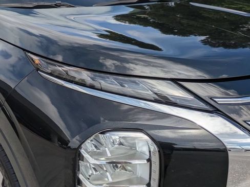Used 2025 Mitsubishi Outlander SE FWD image 10