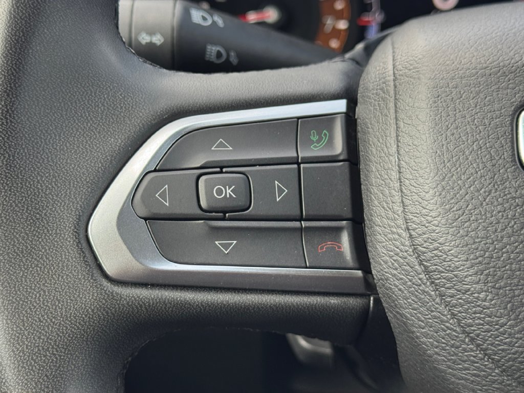 Used 2024 Jeep Compass Latitude AWD/4WD image 21