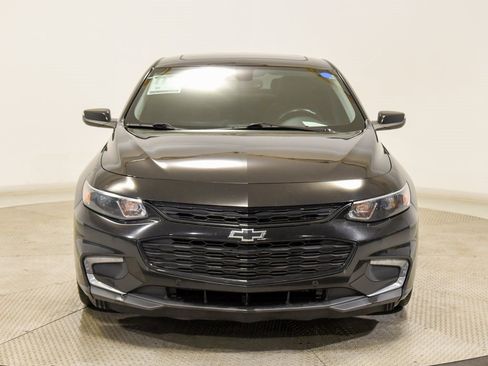 Used 2018 Chevrolet Malibu LT w/ Driver Confidence Package image 3