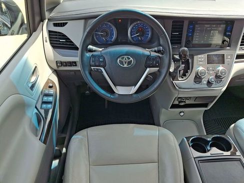 Used 2017 Toyota Sienna XLE AWD/4WD image 11