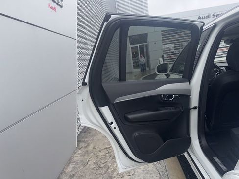 Used 2022 Volvo XC90 T5 Momentum w/ Climate Package image 18