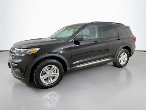 Used 2023 Ford Explorer XLT image 4