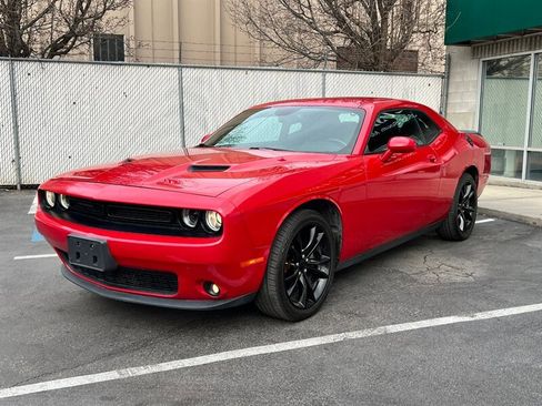 Used 2016 Dodge Challenger SXT w/ Blacktop Package image 4