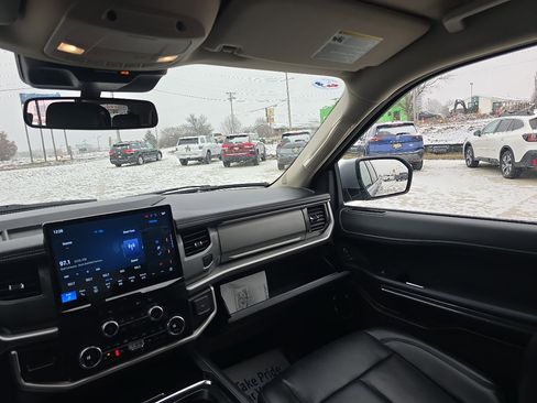 Used 2024 Ford Expedition Max XLT image 21