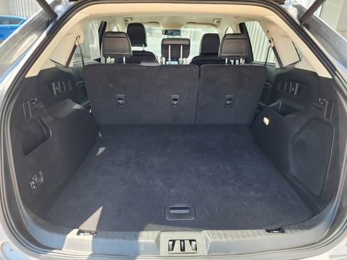 Used 2024 Ford Edge Titanium image 8