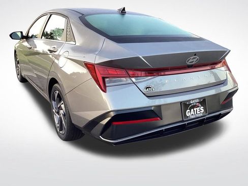 Used 2025 Hyundai Elantra SEL FWD image 8