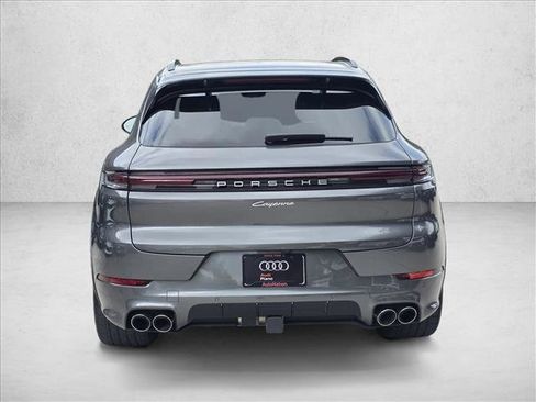 Used 2025 Porsche Cayenne image 6
