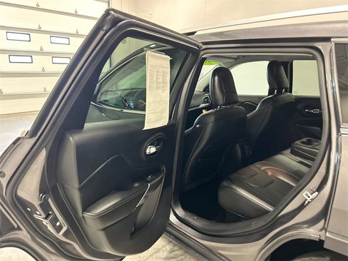 Used 2021 Jeep Cherokee Latitude Lux w/ Comfort/Convenience Group image 30