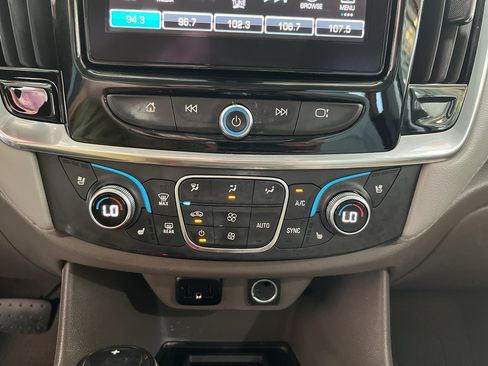 Used 2019 Chevrolet Traverse Premier w/ Driver Confidence II Package FWD image 25