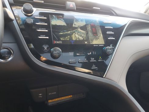 Used 2018 Toyota Camry XSE image 29