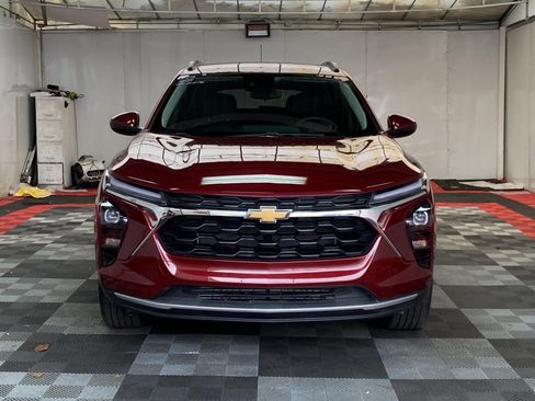 Used 2025 Chevrolet Trax LT w/ Driver Confidence Package FWD image 2