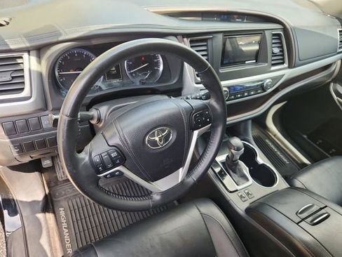 Used 2014 Toyota Highlander XLE AWD/4WD image 10