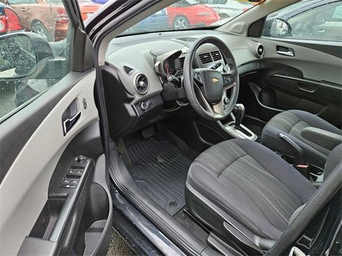 Used 2014 Chevrolet Sonic LT image 9