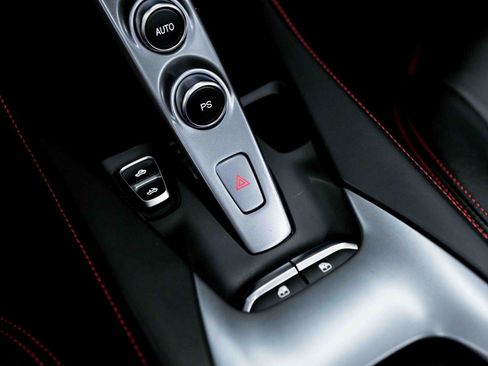 Used 2019 Ferrari Portofino RWD image 67