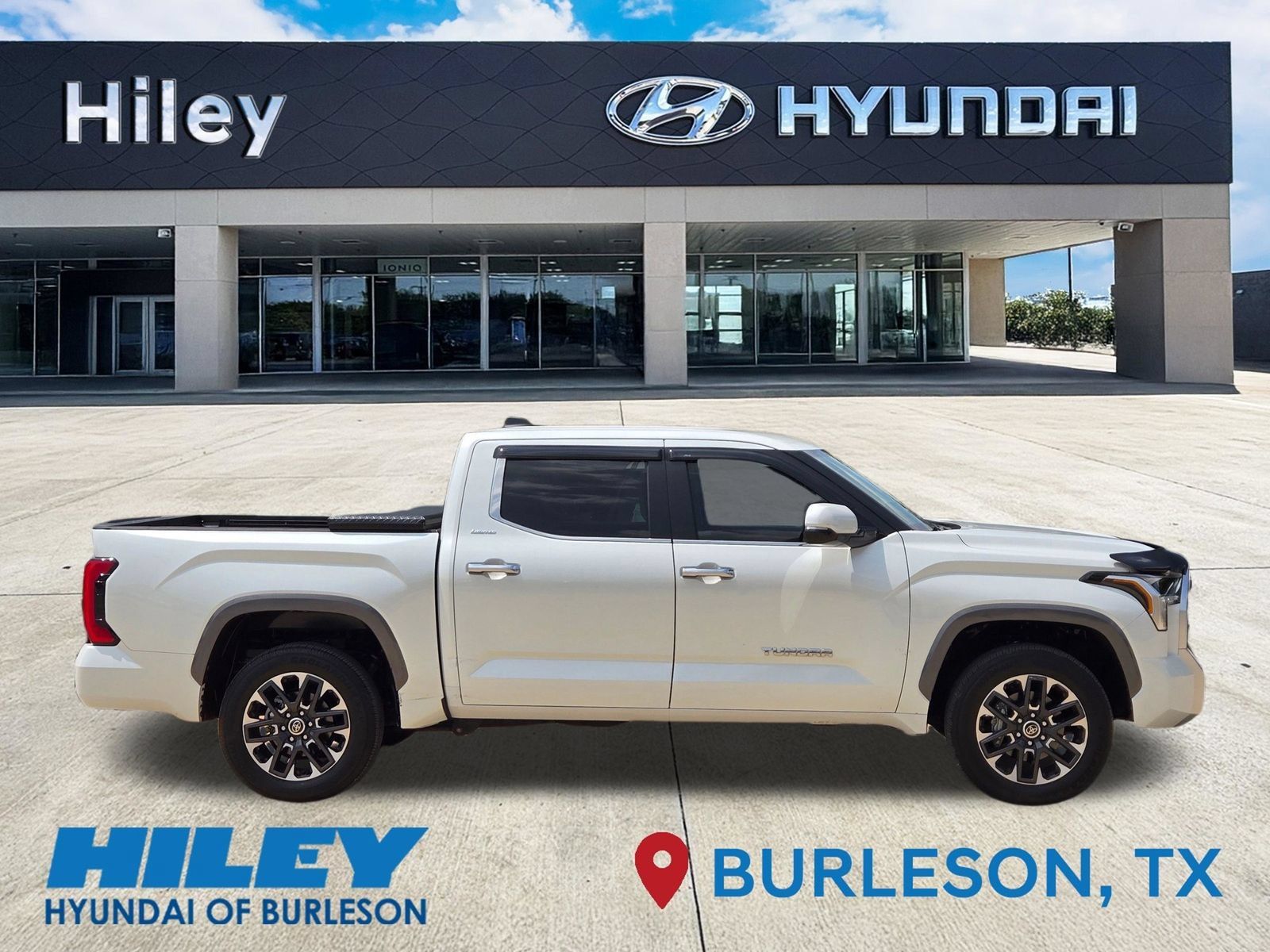Used 2024 Toyota Tundra Limited w/ Power Package AWD/4WD image 3