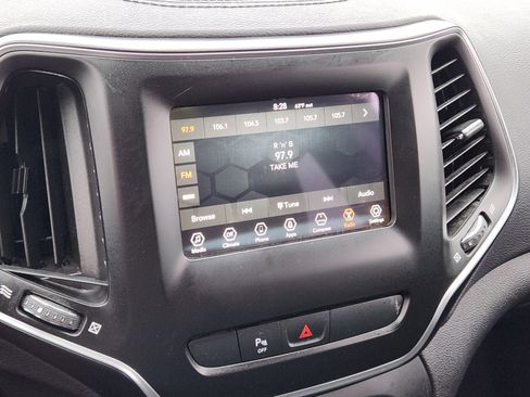 Used 2019 Jeep Cherokee Latitude Plus image 21