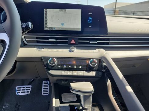 New 2026 Hyundai Elantra SEL FWD image 15