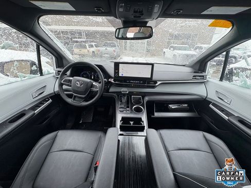 Certified 2025 Toyota Sienna XSE image 6
