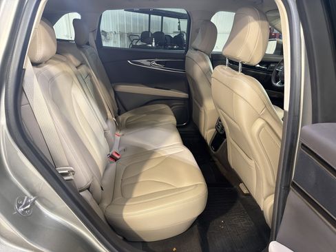 Used 2023 Lincoln Nautilus FWD w/ Premium Package image 10
