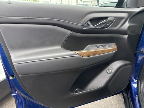 Certified 2023 GMC Acadia SLE w/ Driver Convenience Package image 10