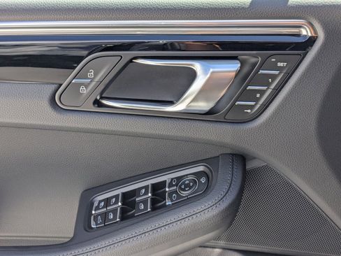 New 2026 Porsche Macan image 15