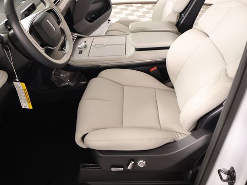 New 2026 Lincoln Navigator Premiere AWD/4WD image 11