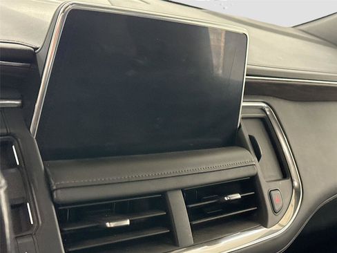 Used 2021 Chevrolet Suburban LT w/ LT Signature Package image 4