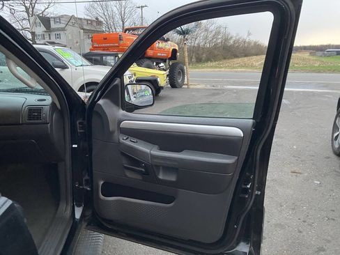 Used 2005 Mercury Mountaineer Convenience image 5