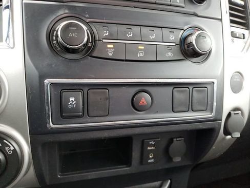 Used 2017 Nissan Titan SV image 22