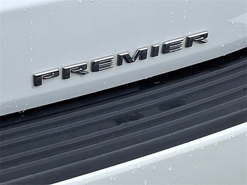Used 2024 Chevrolet Suburban Premier image 29