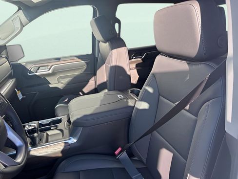 New 2026 GMC Sierra 1500 SLT image 15